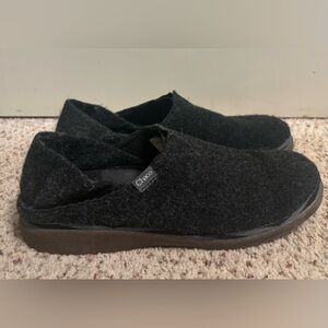 Chaco Men’s Revel Slip On Mule Slipper in Charcoal Felt, Size 10